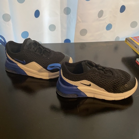 Nike Toddler Shoes - Picture 2 of 3